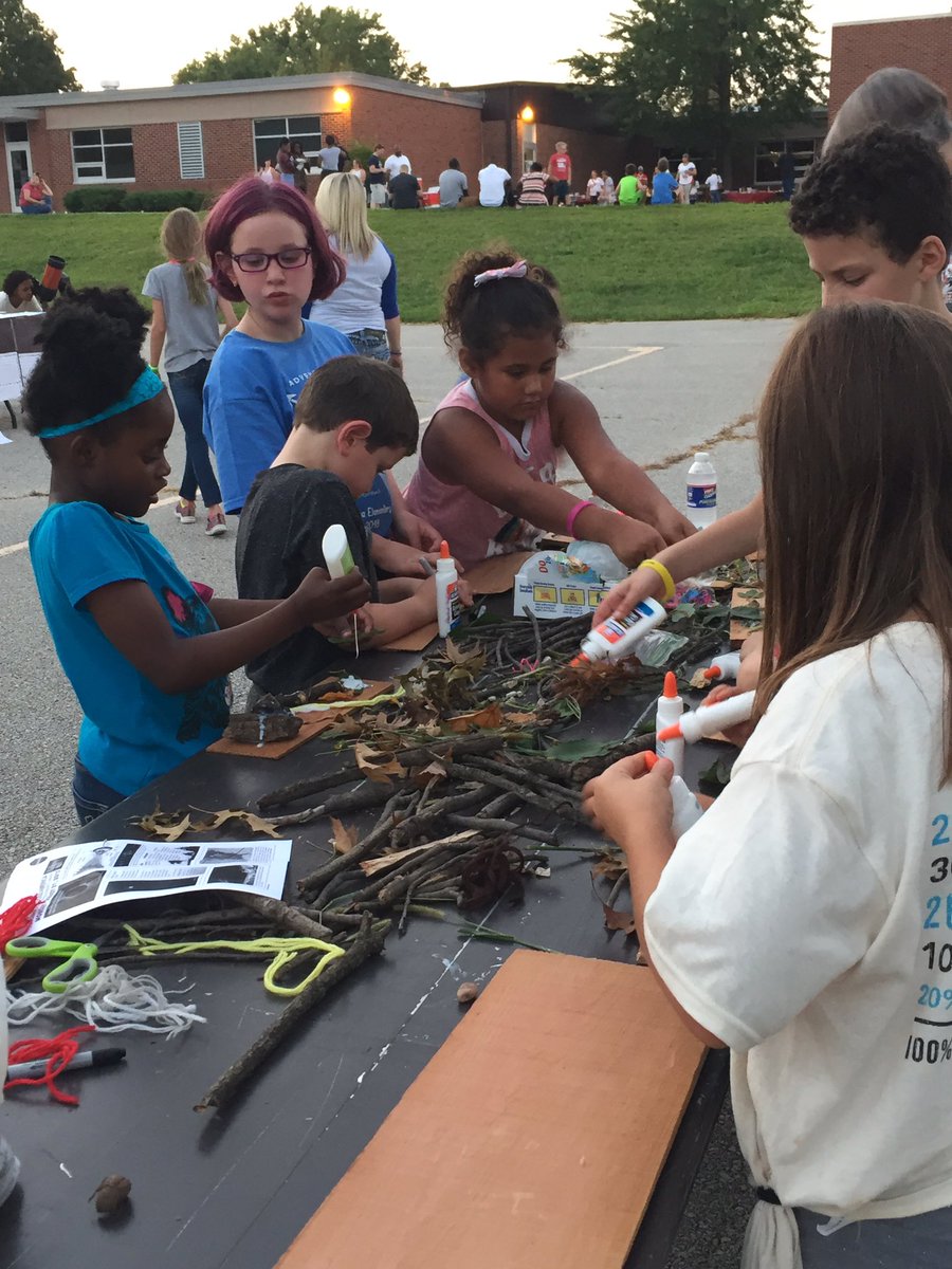 MsStalter's tweet image. Great time at the Nature Craft table! #whereadventureawaits #rberoadrunner #center58