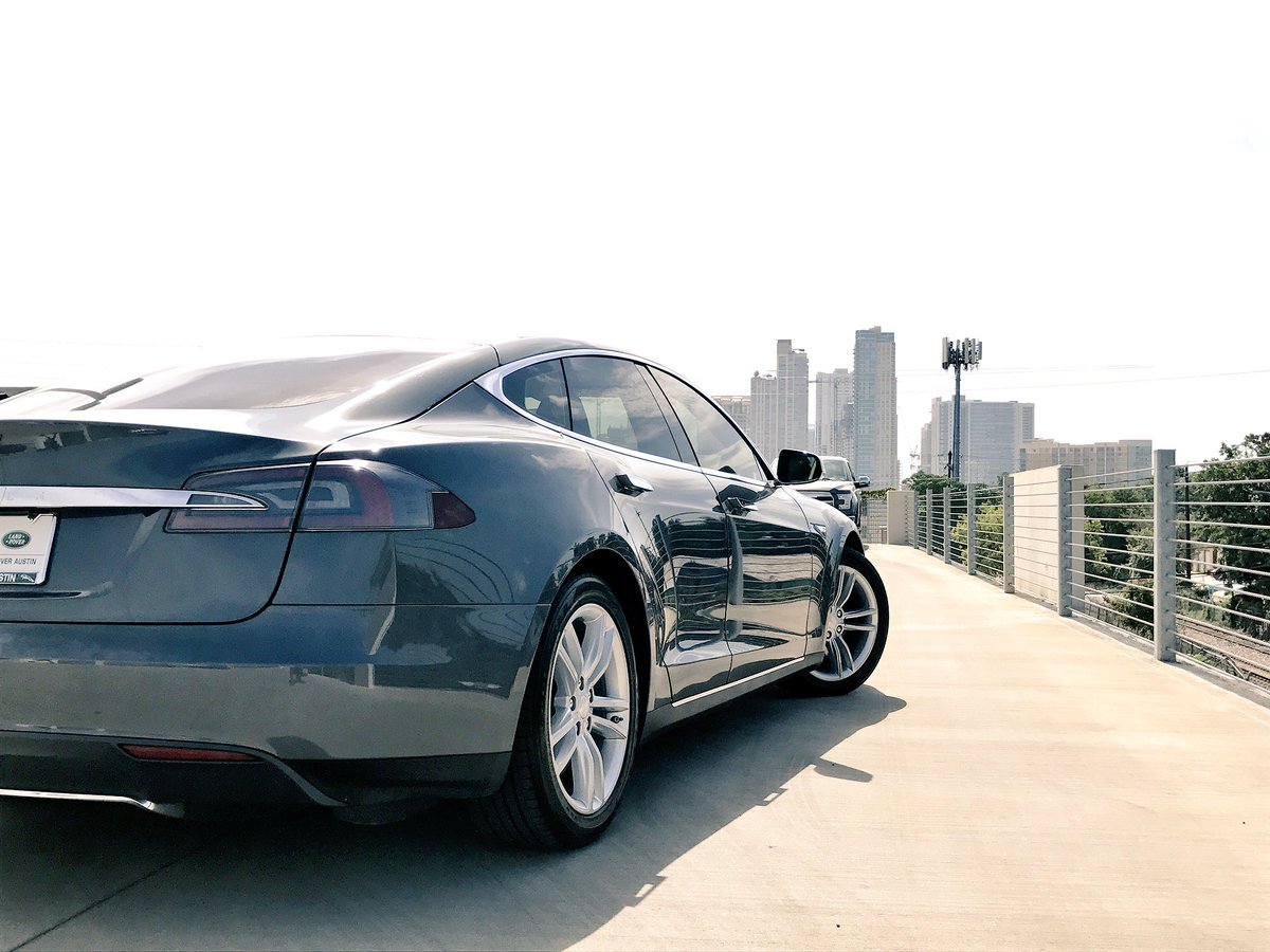 Useautofocus's tweet image. #tesla with a city view. #teslamotors #dealership #dealershiplife #autophotographer #dealershipphotographer