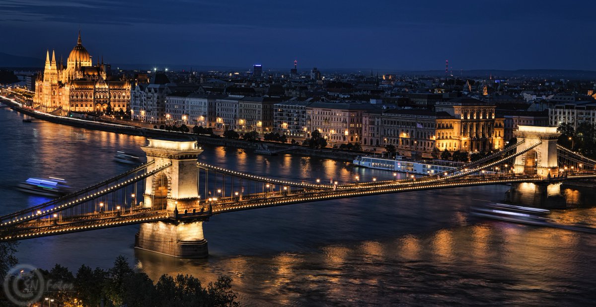 snvoices2k's tweet photo. #WorldPhotographyDay #Budapest #Chain_Bridge #ChainBridge #Danube #Hungary #PhotographyDay #NightPhotography #photography #Parliament https://t.co/JlAoiPf2Vs