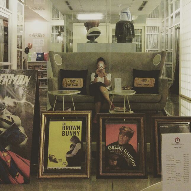 Spot kesukaan buat selfie mayoritas SubsFriends sebelum dan sesudah menonton di Viewing Room 😉 ❤️
Kalau kamu di spot mana?