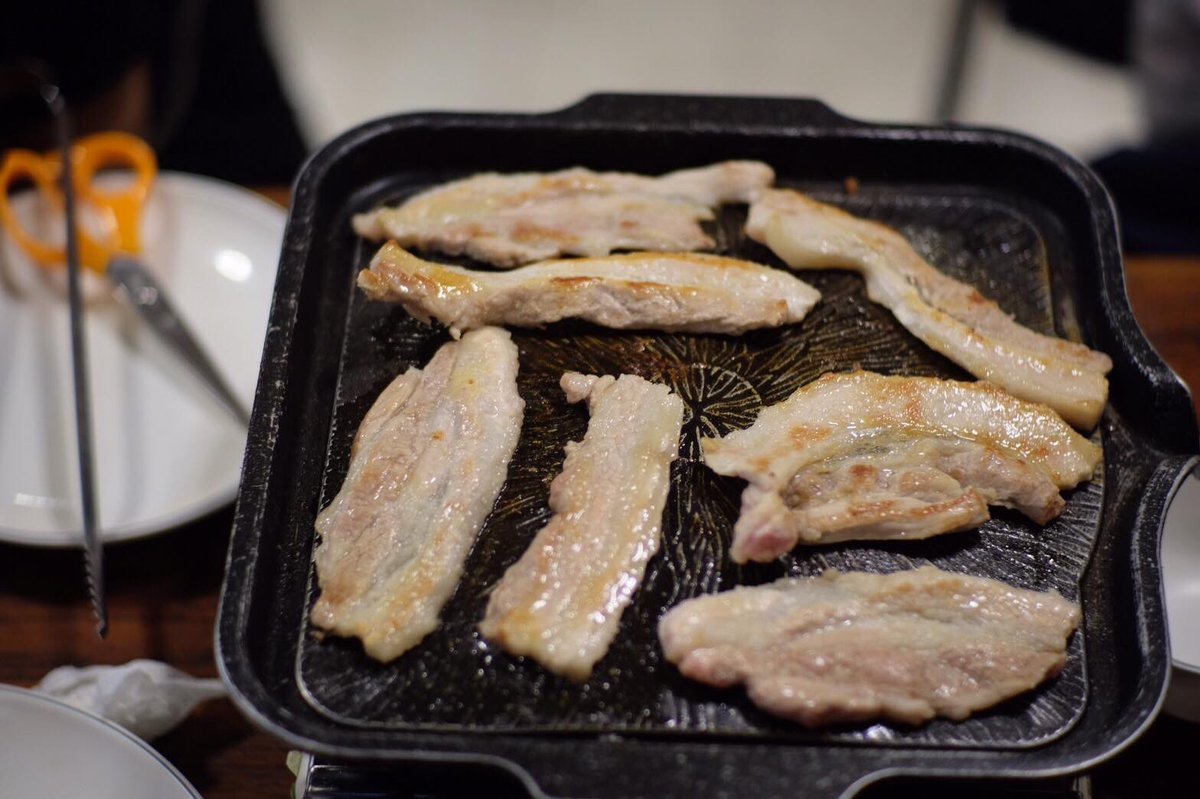 9isara's tweet photo. dong dae moon  ร้านอาหารเกาหลีในข้าวสาร
มีทั้งเเบบบุฟเฟ่หมูเเละเเบบสั่งเป็นชุดๆ 
เจ้าของร้านเป็นเกาหลีเเท้ๆ อร่อยมาก
ราคา250-300/คน @aroii https://t.co/0JAfxCVG5k