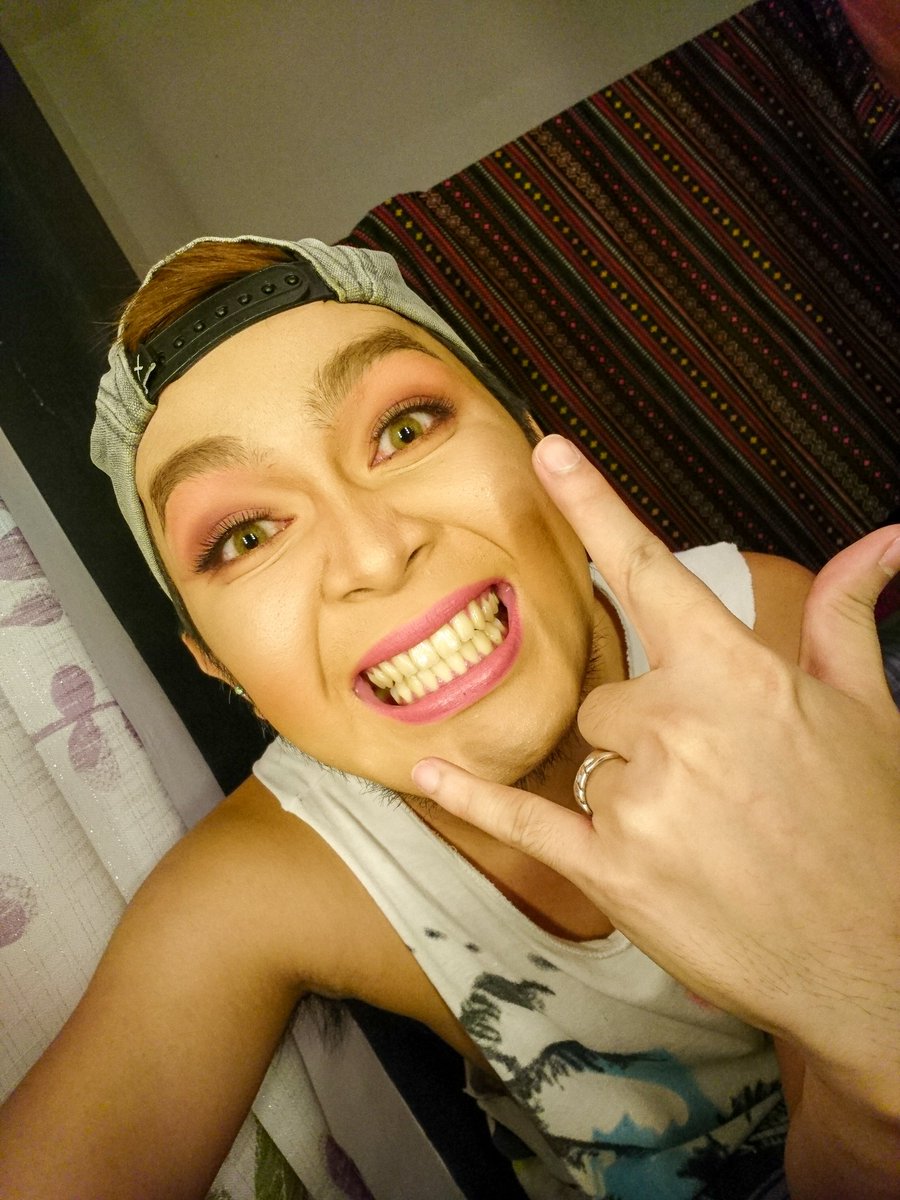 Thekurtulrich's tweet image. Di ko mu shot #TEAMBAHAY  sa #kadayawan2017 makadaut man gud na sa lawas 😂 may pag mag   #NoFuckinFilter #Makeup #BINAYOT