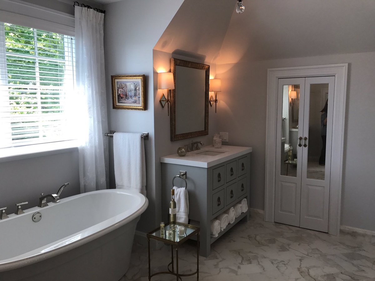 CKTileDesign's tweet image. Completed bathroom renovation by CK Kitchen &amp;amp; Bath and Fovere Interiors. Somewhat of a quaint design wouldn't you say??