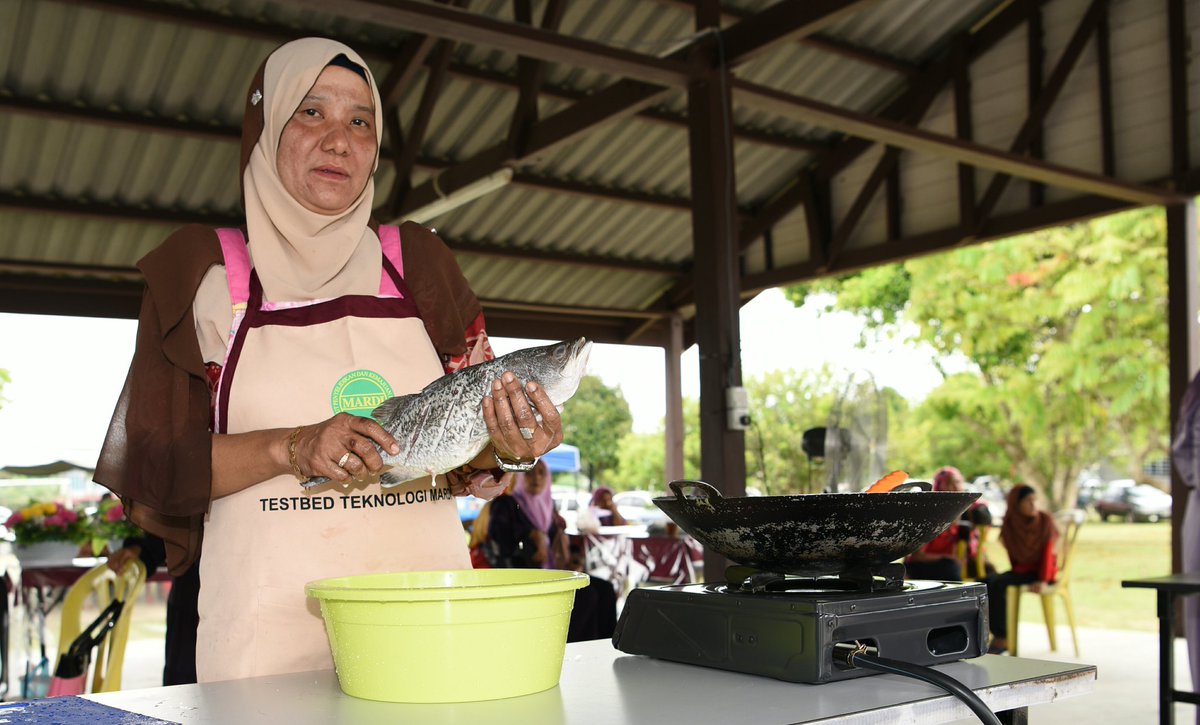 filedaus's tweet photo. berlangsung pertandigan memasak di fiesta @MardiKelantan mari pakat tegok ramai2 la, @MARDItweet @sharifharon @zul626 
#betterMARDI 
#tn50 https://t.co/ZOPbiiYCkV
