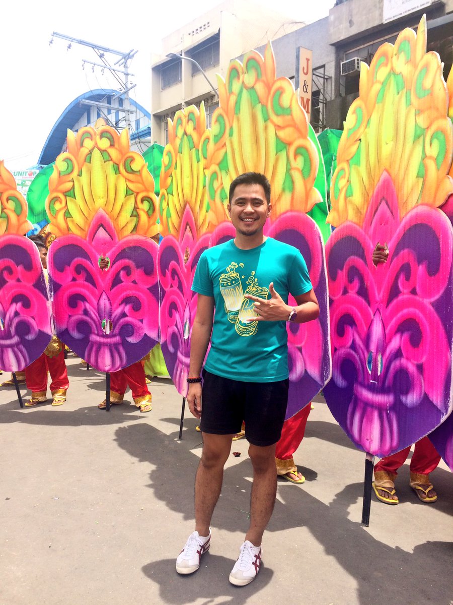 kentoie's tweet image. Indak indak sa kadalanan #kadayawan2017