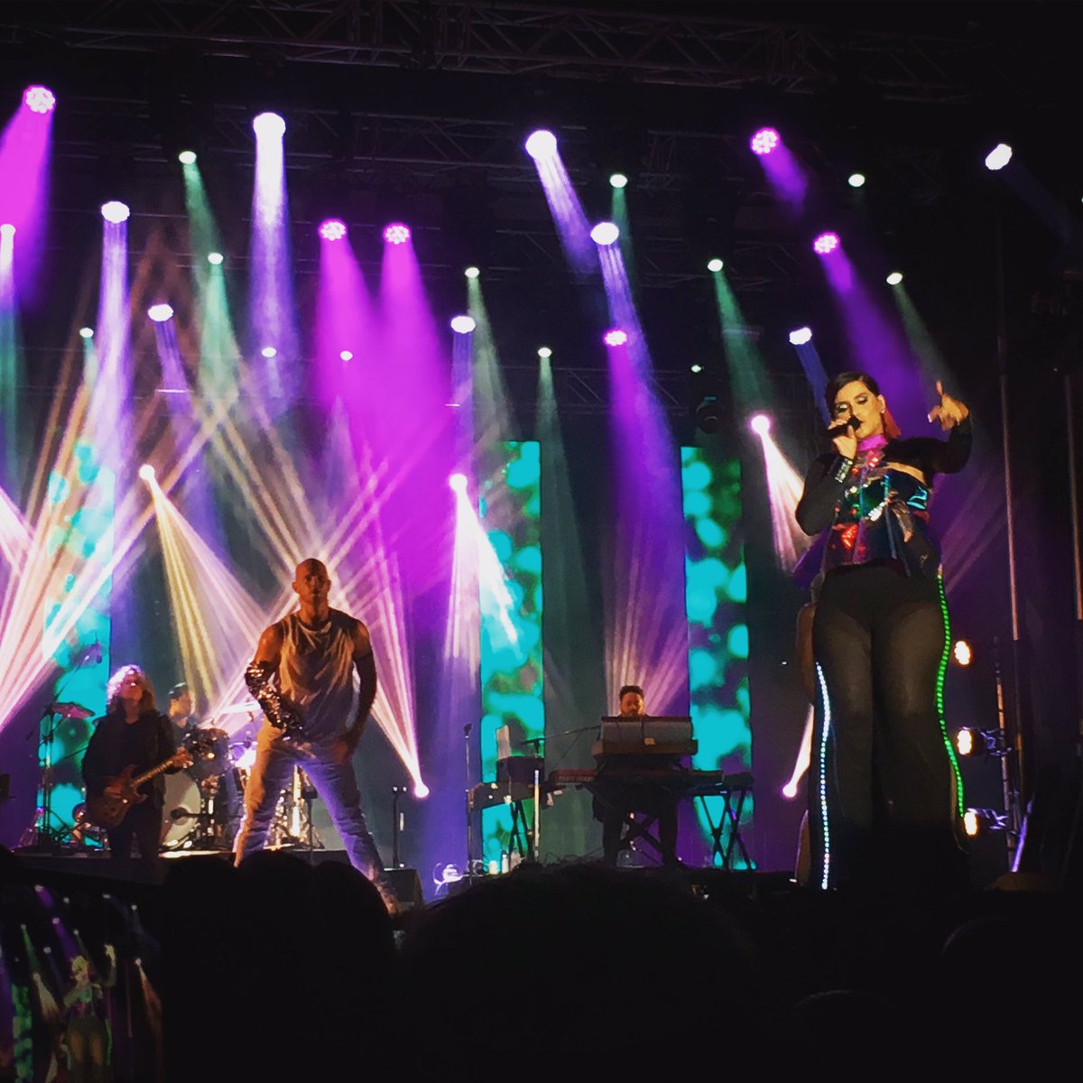 difrancesco's tweet photo. Nelly Furtado #NellyFurtado #Canada #Portugal #FierteMontreal #MTLMoments #MTL375 #Canada150 #Concert #LiveMusic #GoodTimes #Memories https://t.co/NaS5s4QsLe