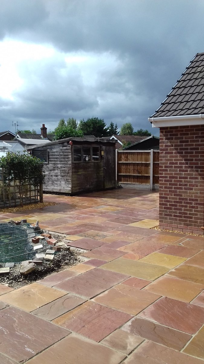ray_poynton's tweet photo. Job Complete #naturalstone #Patios #paving #Burton #Swadlincote #Ashby #Lichfield #Burntwood #Tamworth #Derby #Ashbourne #Stafford https://t.co/D1EjWw3T37