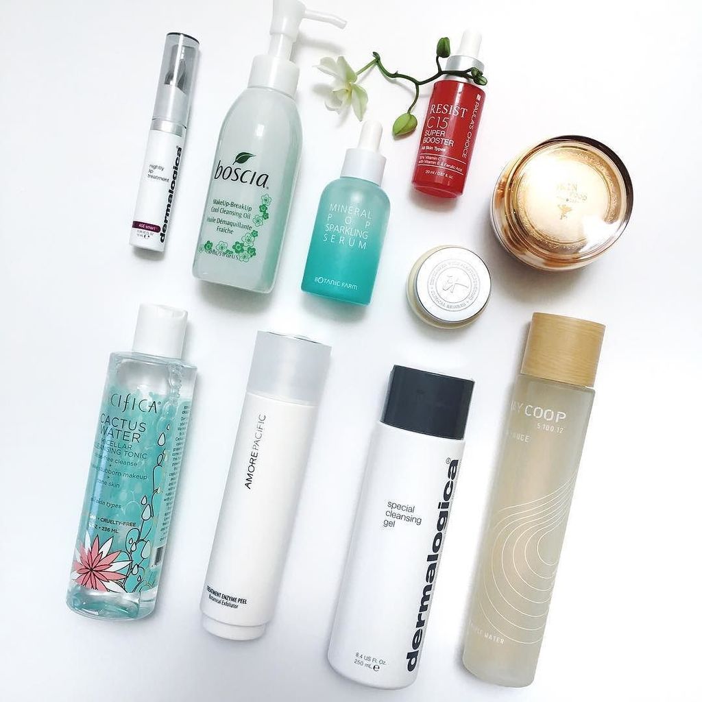 LookMazing's tweet photo. Doris is back to share her summer to fall skincare routine! See what products she's loving (especially to combat t… https://t.co/TCT5gpbarE https://t.co/bn4m4U8YgH
