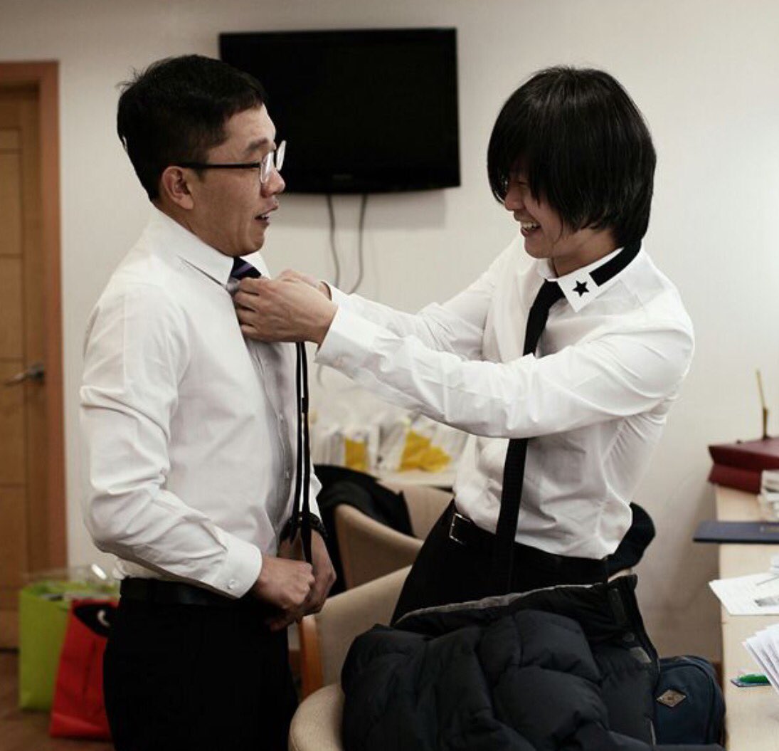 자유개척청년단이 김제동과 저를 내란선동죄로 고발했습니다.  
자유청년연합은 백남기 선생님 따님 백도라지씨를 살인죄로 고발했지요. 
두 단체는 한 뿌리에서 나왔어요. 간부가 겹쳐요. 
고발하는 사람이나, 조사하는 분이나.......