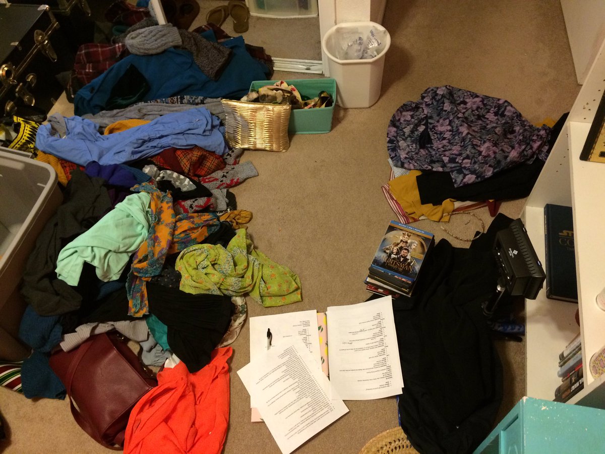 gingernifty's tweet photo. It's organized chaos I swear #filmingprep #twincidents https://t.co/muFXe8rCgD