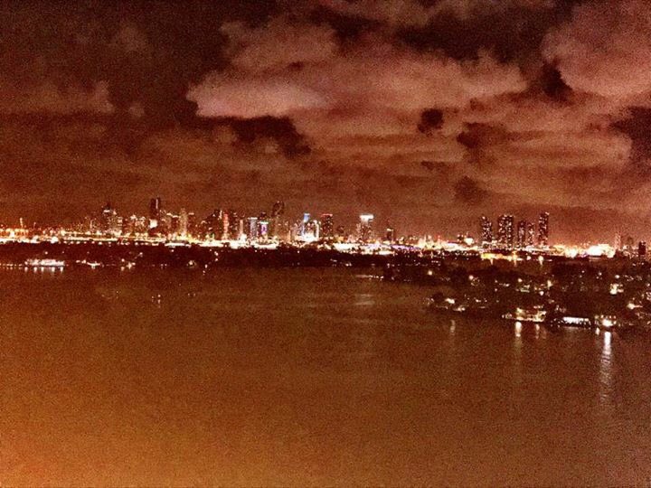 CHARLIEWINES's tweet photo. A #MiamiBeach late evening #views From a #roottop ....with #Chef @chefano007 @ladivacucina @egofish123 https://t.co/Y1xRmFwmeB