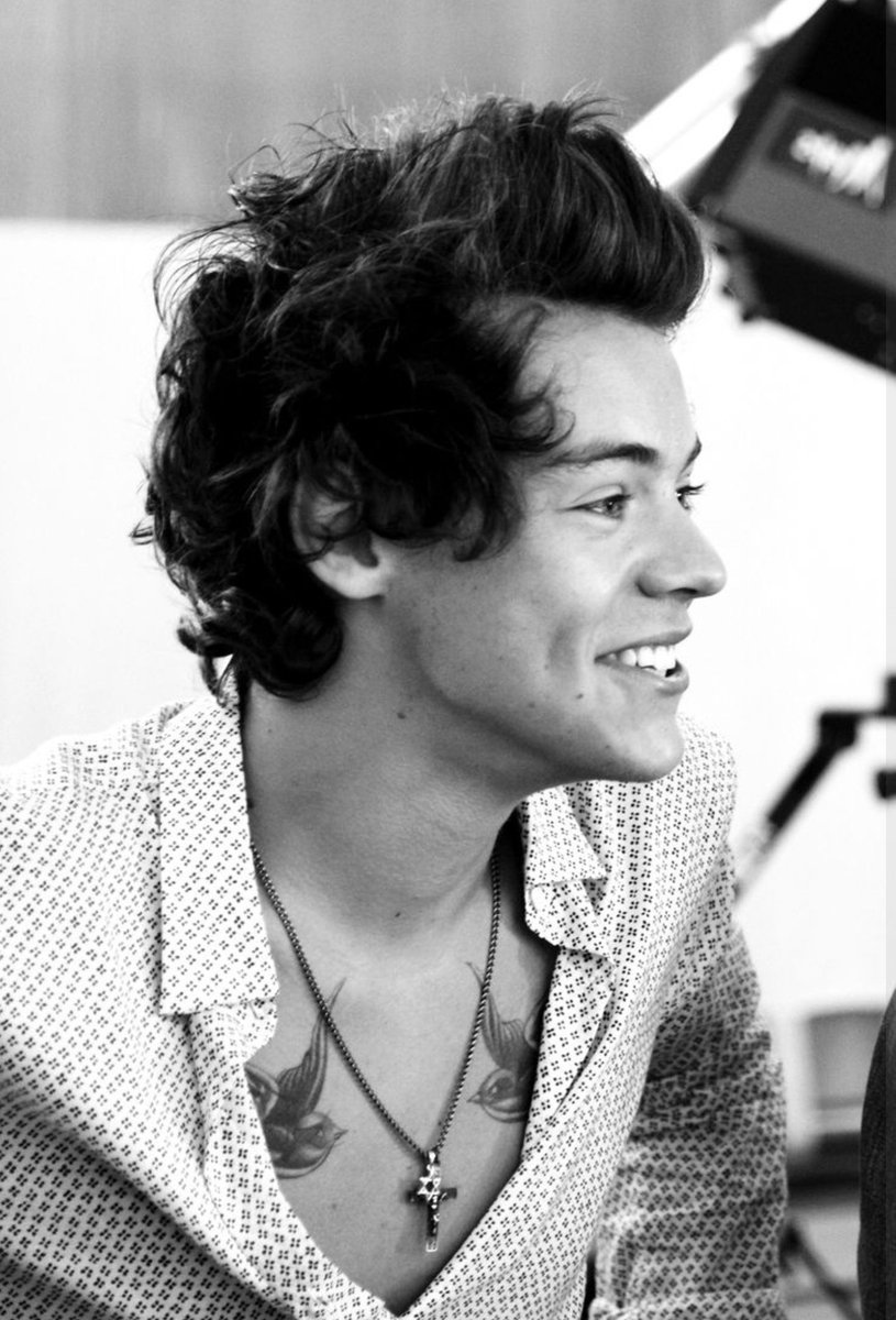 harrymystyles18's tweet photo. Intoxicated by sadness, in love with madness. https://t.co/gJRIsmO65D