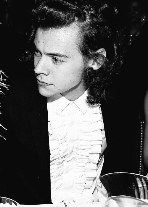 harrymystyles18's tweet photo. Intoxicated by sadness, in love with madness. https://t.co/gJRIsmO65D