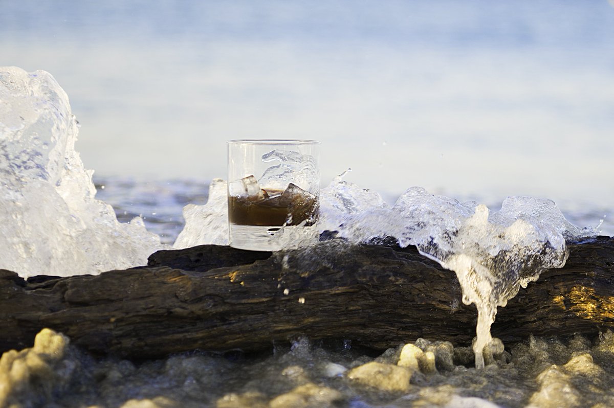 QuartaCaffe's tweet photo. Lo spettacolo del mare, l’immagine dell'infinito.

#quartacaffeinghiaccio #sea #Coffee #salento #puglia #coffeelovers #summer https://t.co/BbHp8XAZj5