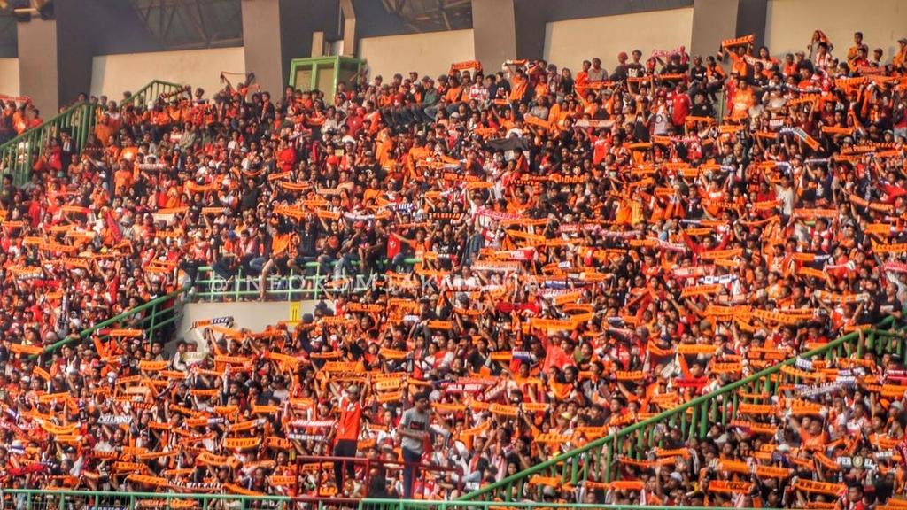 Nah.. Untuk kawan2 yg akan tour madura diharapkan mengenakan atribut oren agar kekhasan Jakmania dan Persija lebih kental terlihat. #Sajete