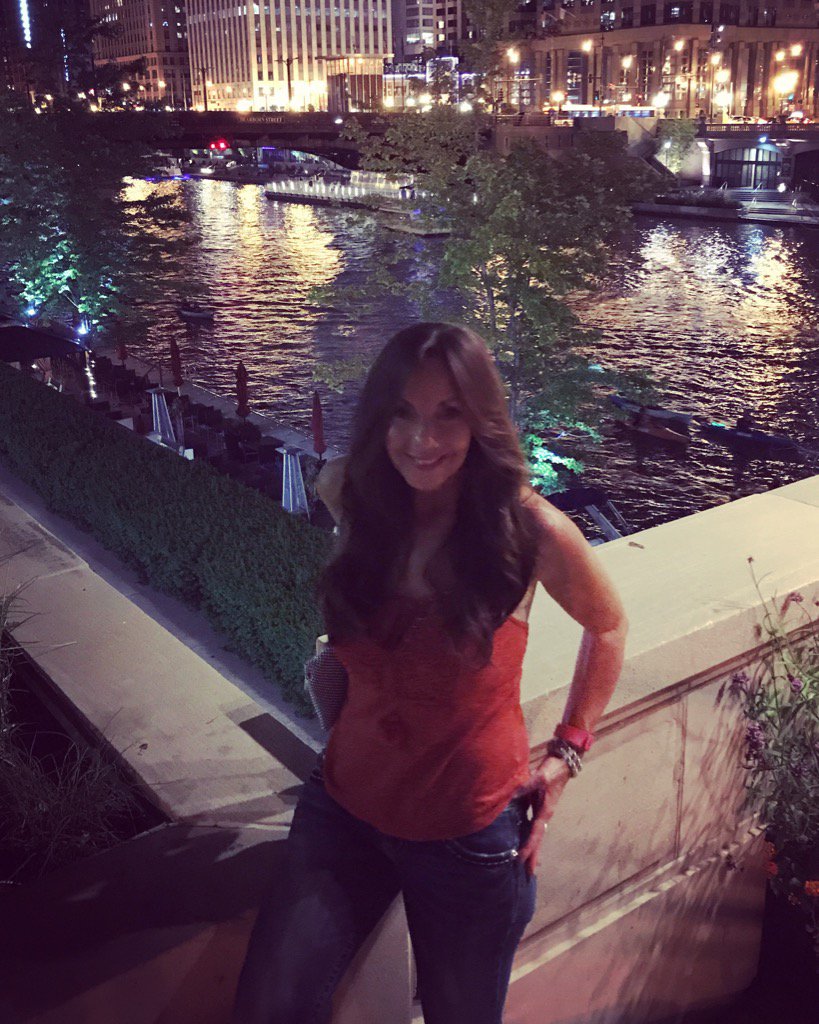 kellybonanno's tweet image. This city by the lake is definitely my kind of town 🏙💙 So much to do, so much to see #neverendingfun