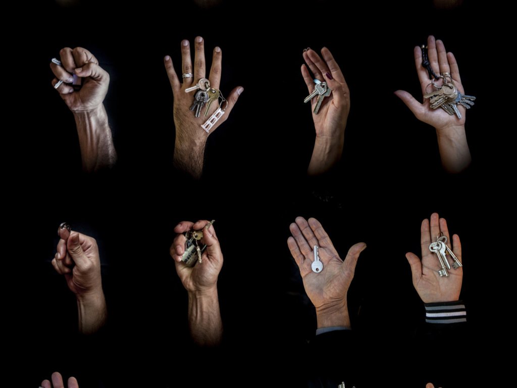 exposingARTS's tweet photo. Keys of Home - Bradley Secker captures the human side of displacement and conflict.

https://t.co/zJFh60PRw5 https://t.co/zJFh60PRw5 https://t.co/U44zvd7Fcf