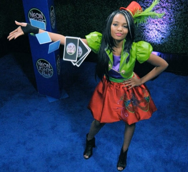 FreddiesVoodoo's tweet image. Don't make me turn you into a shrunken head!...

Freddie Facilier
🔮part of @AuradonDeviants
🔮 descriptive
🔮#VoodooQueen
🔮#DescendantsRP
🔮RT?