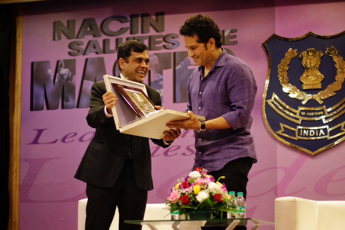 sachin_rt's tweet photo. Enjoyed exchanging learnings and interacting with @NACIN_OFFICIAL's bright Officer Trainees during a Leadership Series event yesterday. https://t.co/GaUKnzx7l2