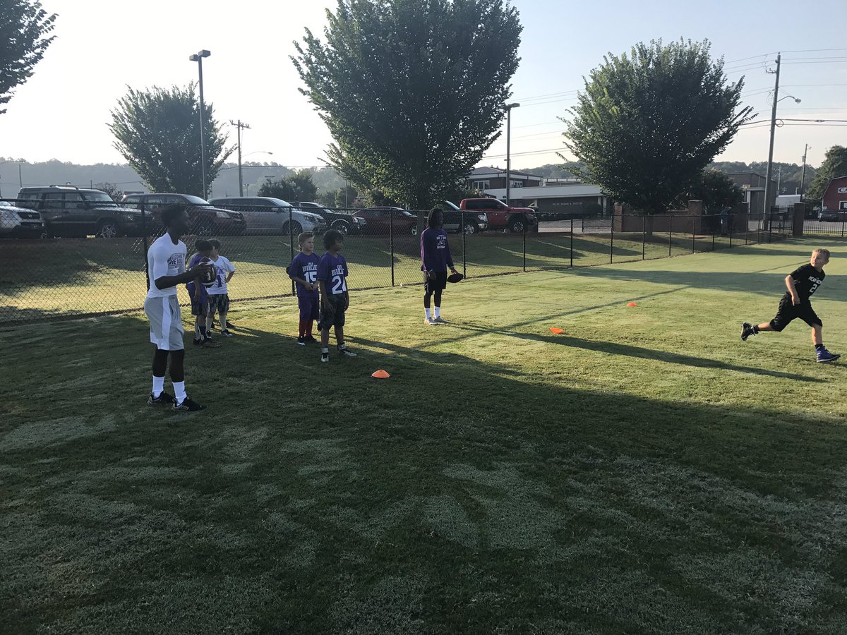 CHSHurricaneFB's tweet photo. 2017 Youth Clinic is underway! https://t.co/sS2Ar2xXDW