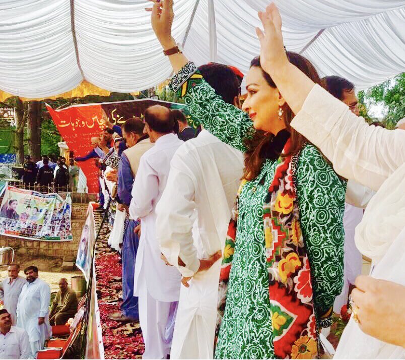 SRehmanOffice's tweet photo. #PPPOnTheMove - @VicePresPPPP Sen. @sherryrehman expresses solidarity with the people of #Mansehra
#PPP #MansehraBhuttoKa https://t.co/HaJc5A7kxA