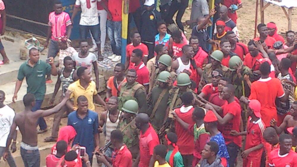 la_stephio's tweet photo. RT komiagboli: Soldats togolais, Ne tirez pas. rejoignez le peuple pour libérer le pays #Togo #Afrique #elavo https://t.co/FYjupmrtpN