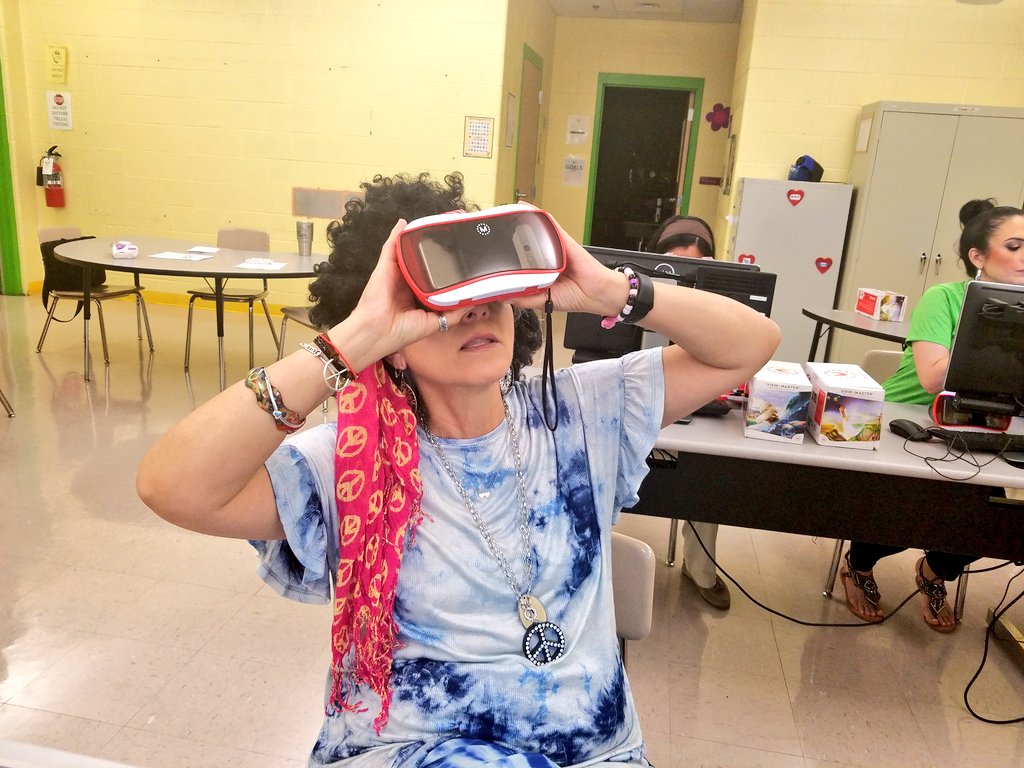 ligerland's tweet photo. VR hands on training for the teachers with Mr. Jorge Munoz from our technology dept. #VReducation  @LaredoISD @Lisd811News https://t.co/QIYbQNp11H