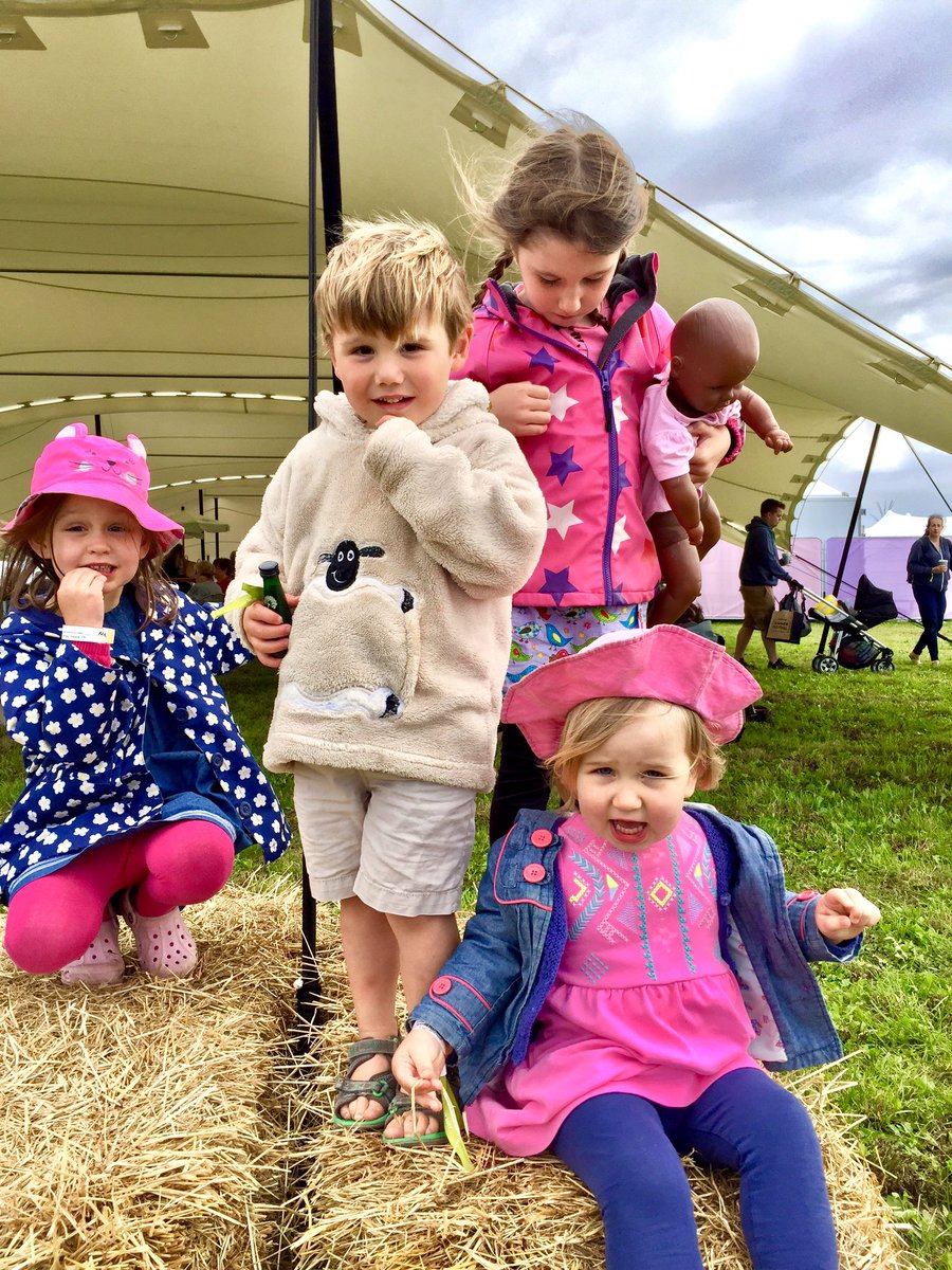markbennettart's tweet photo. Fun at the farm at #waitrosefestival !! https://t.co/pjT1EDknXa