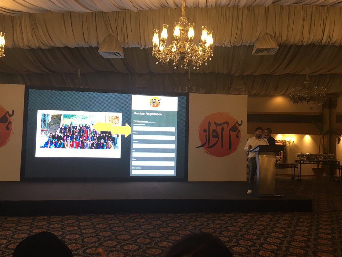HumAawazPk's tweet photo. #FaisalKapadia of #MindmapCommunications takes the stage to orient the audience with the #HumAawaz portal. https://t.co/49b2emndov