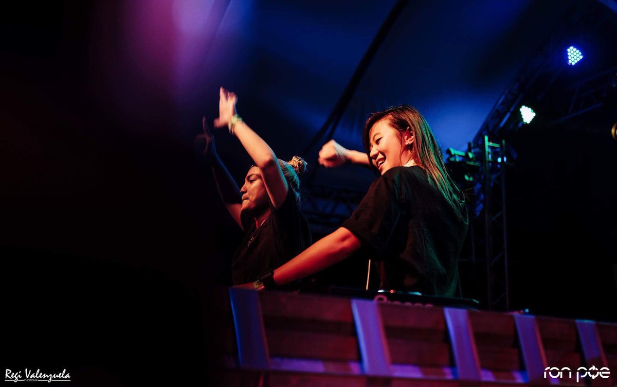 MargaOnTheMic's tweet image. KAT DJ x MOTM 💸💸 Thank you, Davao for having us!! That was crazy 🎉🎉 #RaveolutionPH #Kadayawan2017 #UniteInColor  📷 @regivalenzuela90