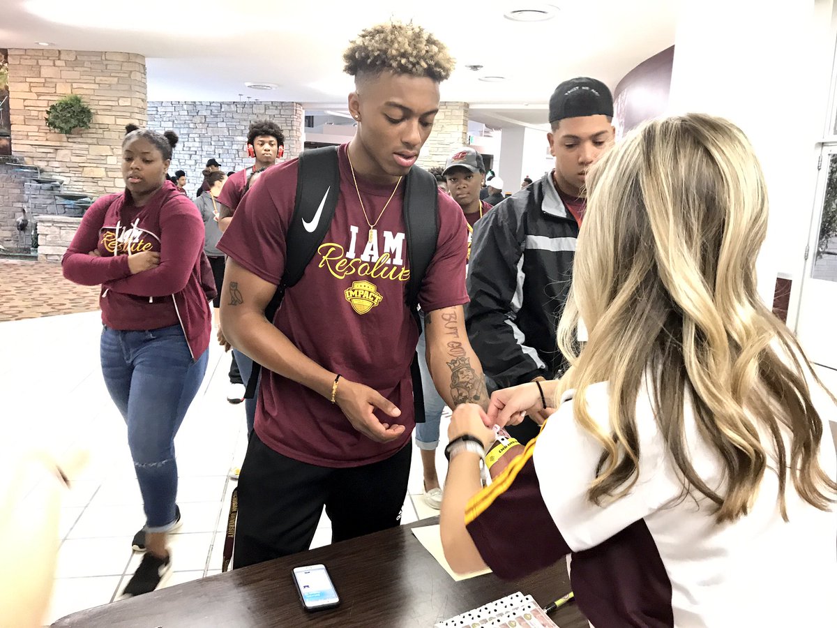 DGaken's tweet photo. Students from #CMUImpact2017 are registering for #LSafari17!
Welcome, you're going to love it! https://t.co/zaCehErOOK