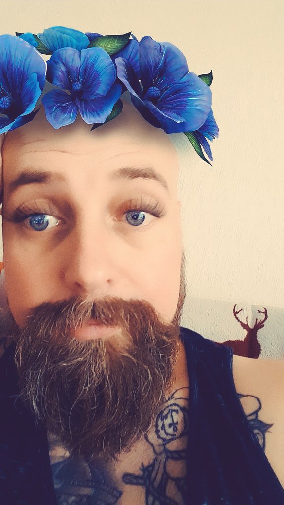 gerful_G's tweet photo. So decided I'm just gonna walk around with flowers on me head all the time!! #snaptwat https://t.co/m6K9HXiN2K