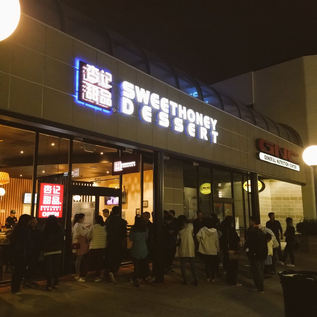 R1ChSy's tweet photo. this place is Arsenio-Andres Approved! @colma_ghost let us know when the hype actually dies down please https://t.co/xxhogfrnPH