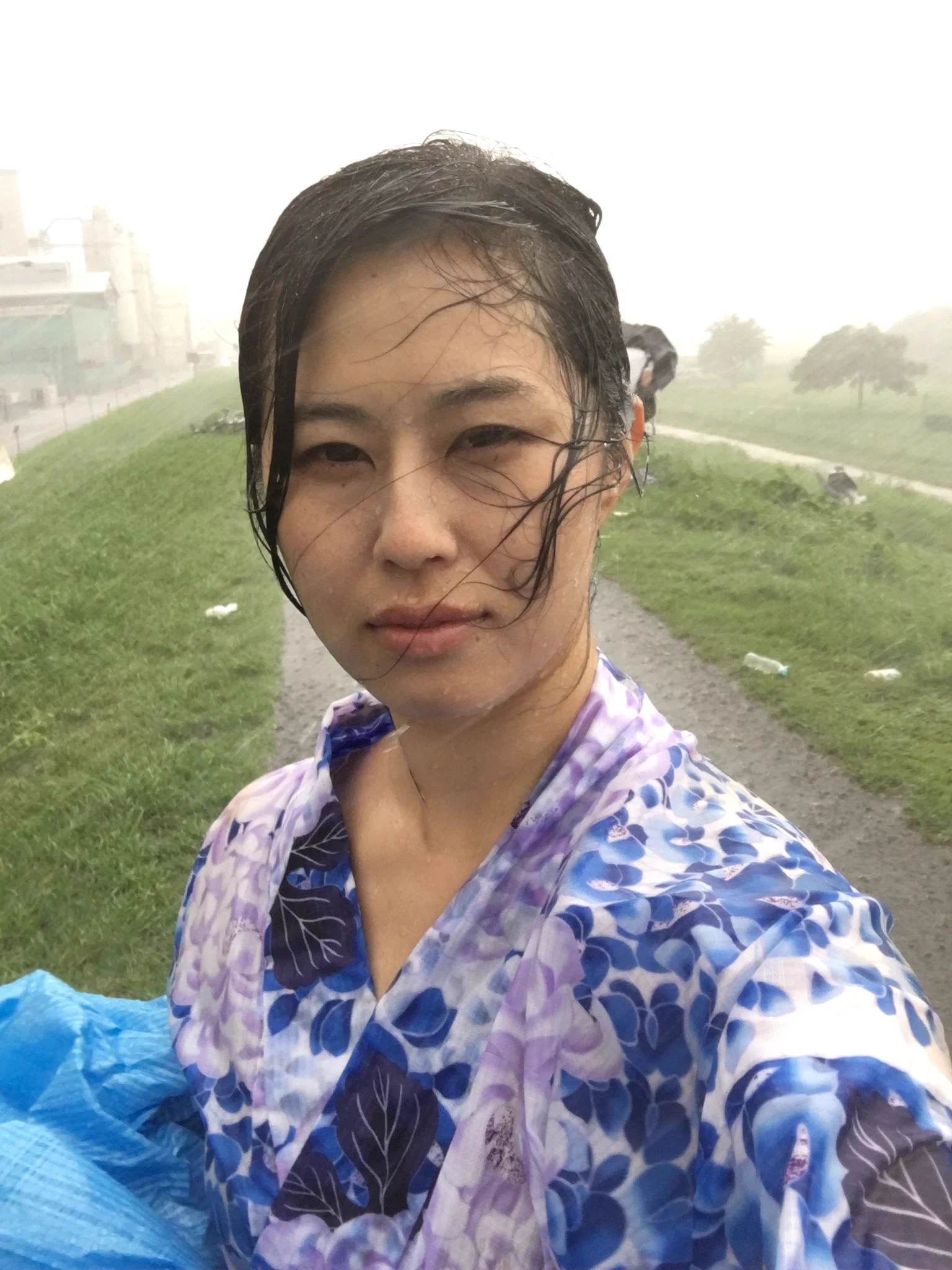 花火大会に参加した結果？雷雨によってぐちゃぐちゃになるｗｗｗ