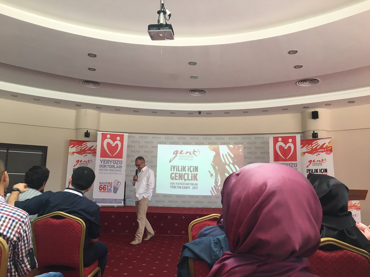 Programımız Yahyahan Güney'in "İnsani Yardımdan Önce: İnsan" adlı konuşması ile devam ediyor. #GençYYDKampta #iyilikiçingençlik