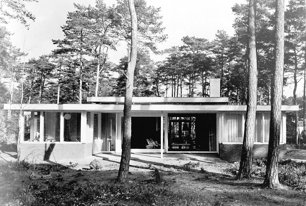 ro_almonacid's tweet photo. CASA CORDEMEYER: una de mis favoritas #100x100masterhouses dentro de la obra de G.Rietveld (Apeldoorn, 1956-57). Abstracción y naturaleza. https://t.co/0sWVJ4IyJw