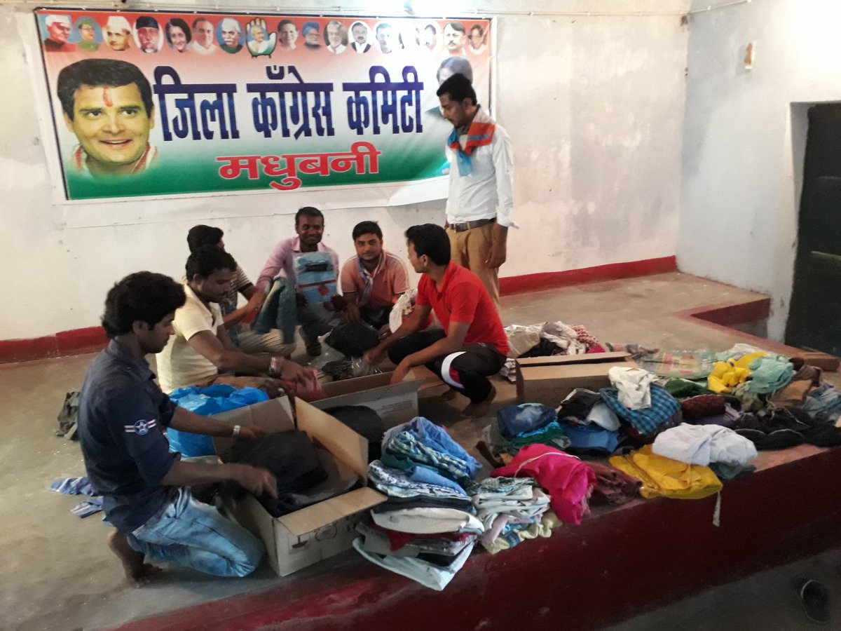 #NSUI_मधुबनी कपड़े को पैक करते हुए॥
#DonateOldClothes 
#HelpToFloodAreaPerson 
@NSUIBihar @Ahmad_Shakeel