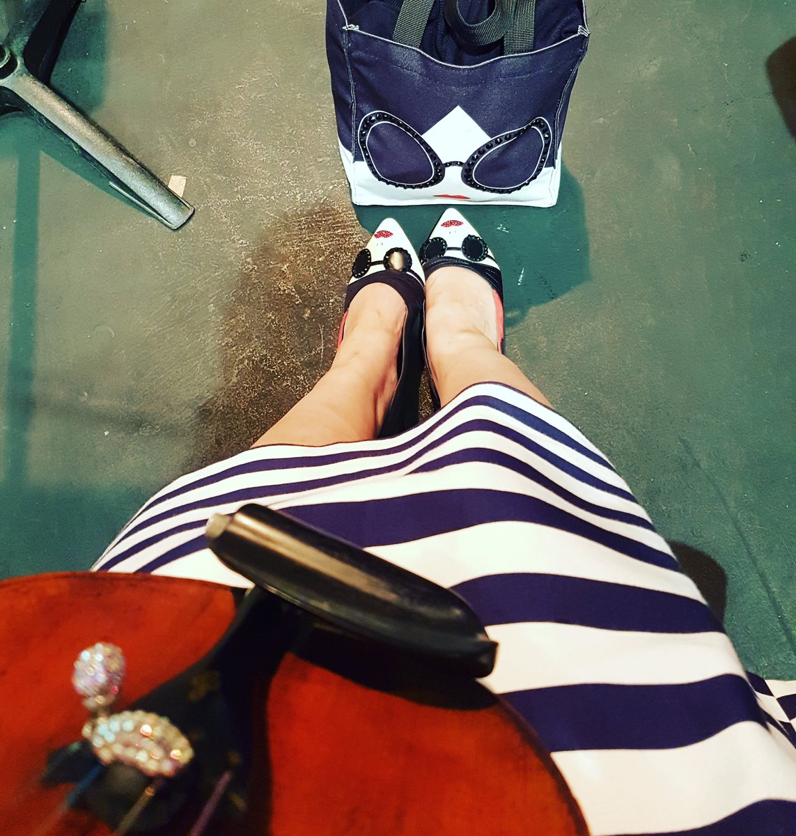 maxinekwokvln's tweet photo. #staceface rehearsal @aliceandolivia @katespadeny @Luxitune @Bling4Strings https://t.co/oniIlFYHsQ