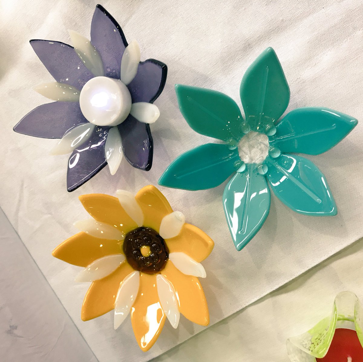 GoneFusedGlass's tweet photo. All set up at #Brecon craft fair! https://t.co/hhRXXsbtcH