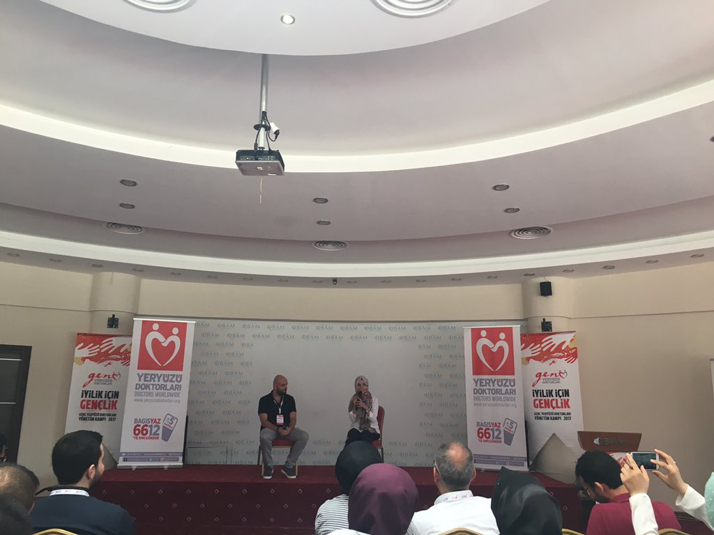 Programımızın 3. oturumunda Yüksel Barış Dinçer ve İlknur Çelikel ile beraberiz. #GençYYDKampta #iyilikiçingençlik