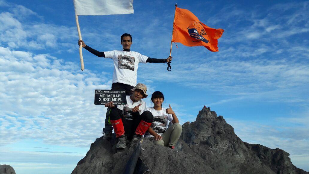 PANAVeC's tweet photo. Waah. Merapi begitu cerah pagi ini 😊
#merapi2930mdpl 
#merahputih 
#panavec 
#merdeka https://t.co/Ne2n0kaiQd