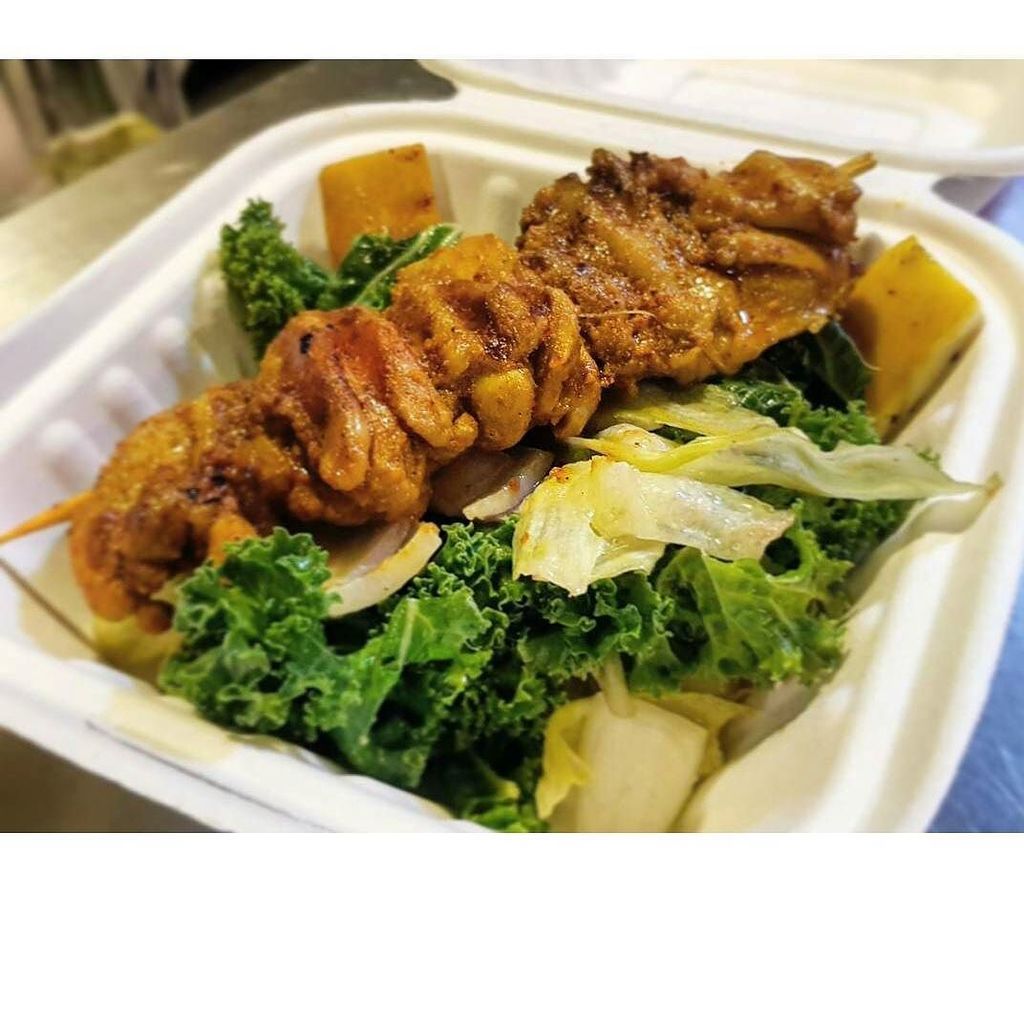 EatKaboom's tweet photo. How good does this Kale salad look? Try it now only at KABOOM. Check out our menu at the link provided in the bio. 
#Salad #Kale #FunDine … https://t.co/1QtGn69cGa
