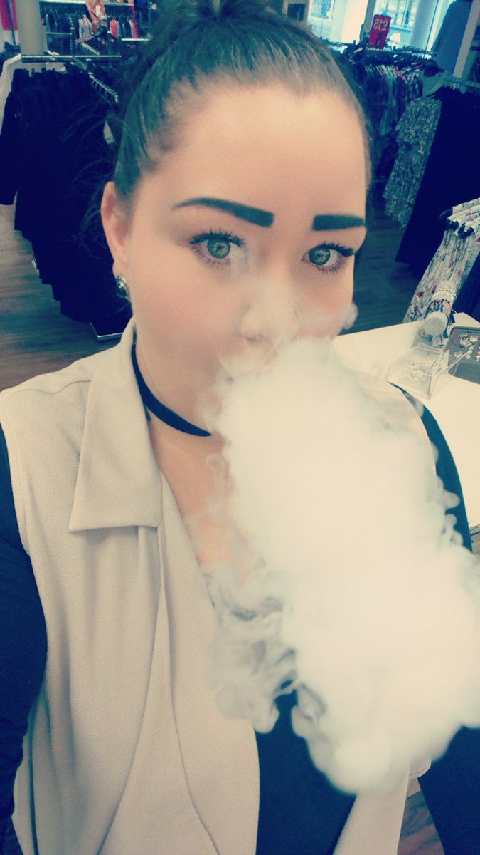 Vaping at work naughty naughty... #vaping #workingonasaturday #girlswhovape