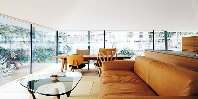 Casabrutus 鎌倉の奥まったところにある建築家 石井秀樹の自邸 開放感とプライバシーを両立して 鎌倉の山の空気を取り込みました T Co Vghpoosg4d