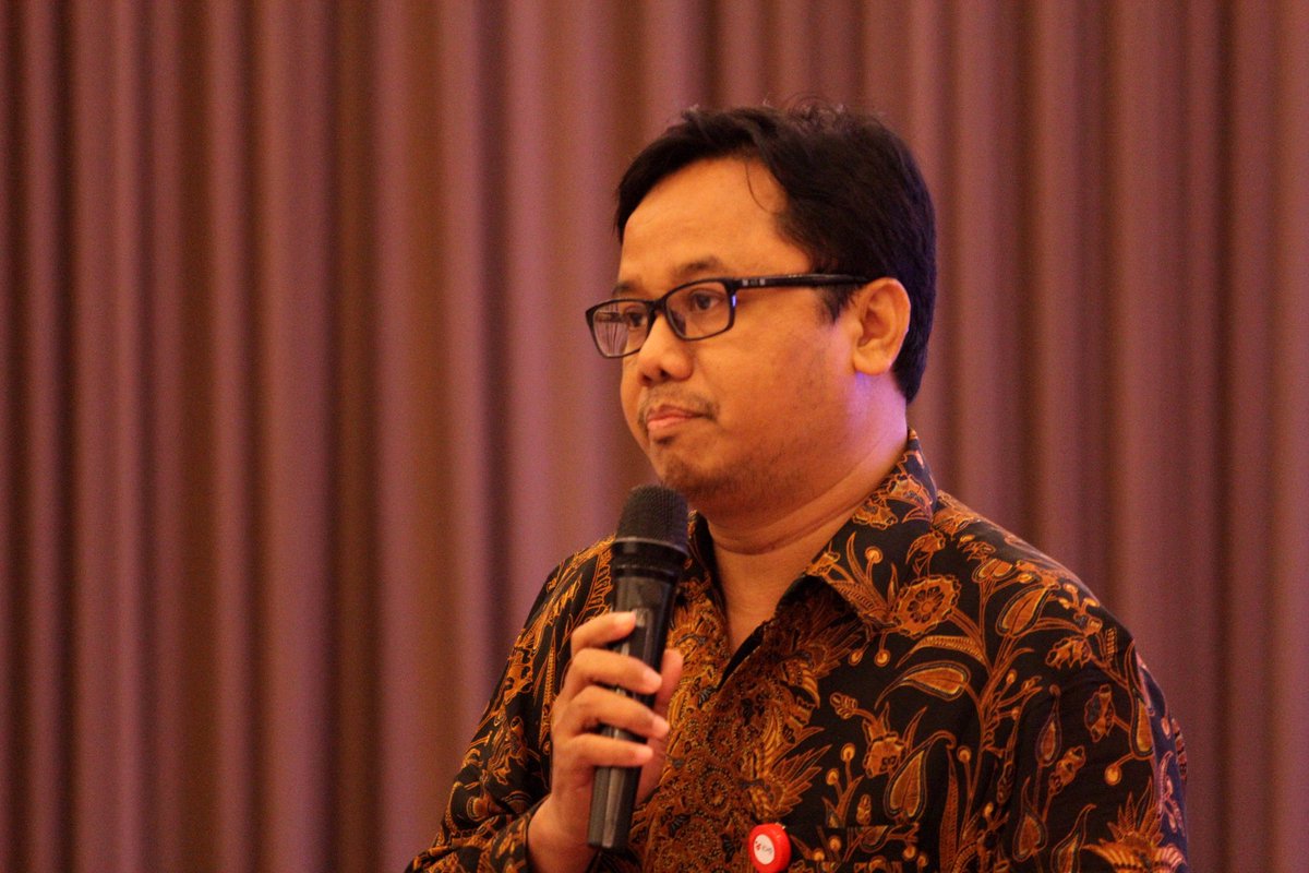 ichsugm's tweet photo. Dr. Widodo (@widodohadisaput) gives his closing remarks. #ICHS2017 https://t.co/NfdK2CnGdo