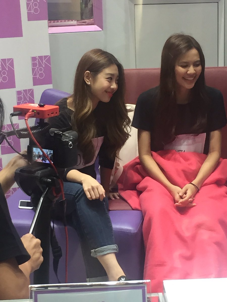 chu_mont's tweet photo. เส้นทางดวงดาว : ควีน~ แก้ว : ควีนยังคงเป็นควีน ลุคดีเลิศ แจกบทน้องๆดี สวยมากมายจริงๆควีน~ #bnk48 #KaewBNK48 #QueenGuard https://t.co/x4Lr5VIkcN