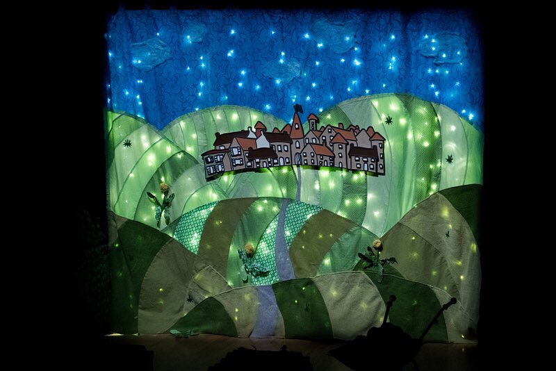 topsyturvyltd's tweet photo. @WalthamstowDad #FAMILY #show @TheCentrE17 help #ChristopherNibble save dandelions! #Walthamstow #awesomstow #E17 https://t.co/YU0g5Sib2x https://t.co/AJVLnGpIZZ