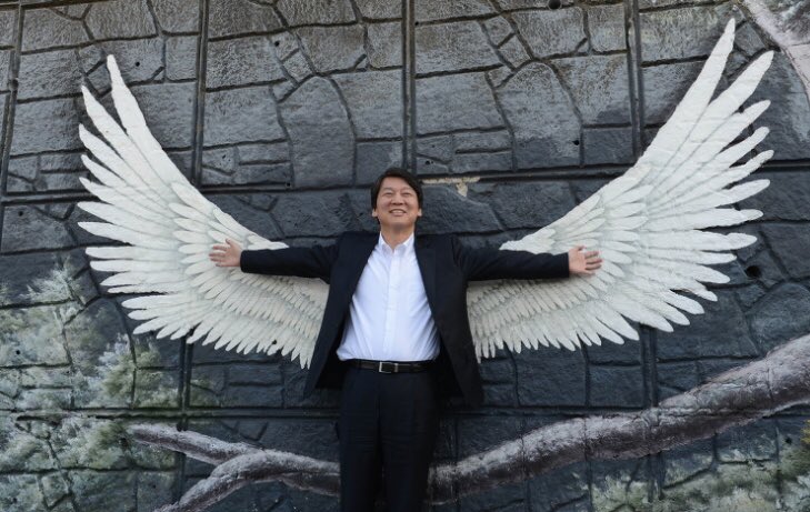 몇달만에 트윗을 하네요 ㅠㅠ저는 리트윗만 하는 사람이라 기억 못하시겠지만 요즘 찰스님이 활동을 많이 해주셔서 다시 돌아왔어여ㅜㅠ안철수 화이팅❤️