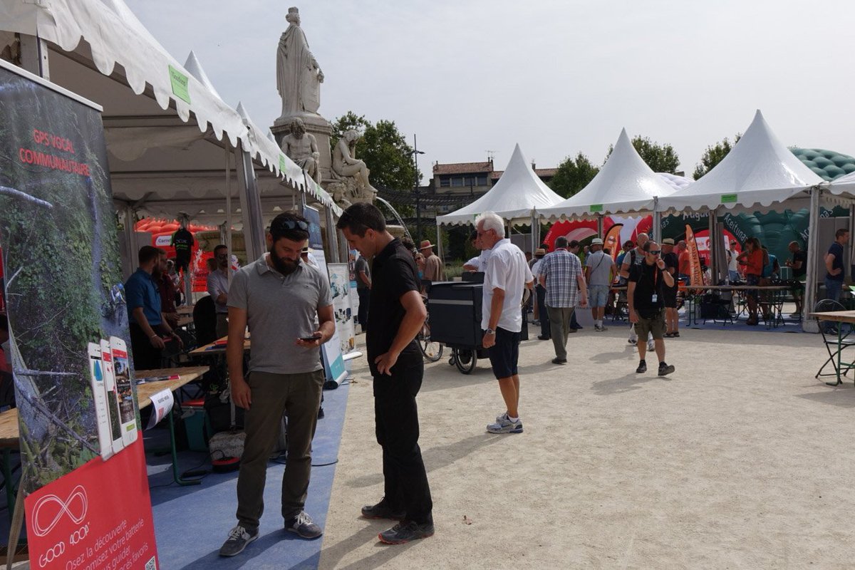 SportBusiness_C's tweet photo. A l'occasion du départ de la #Vuelta2017 à #Nimes l'asso. #GarDigital réunit 21 start-up autour de la thématique #Cyclisme et #velo https://t.co/nJUDRD8BDi