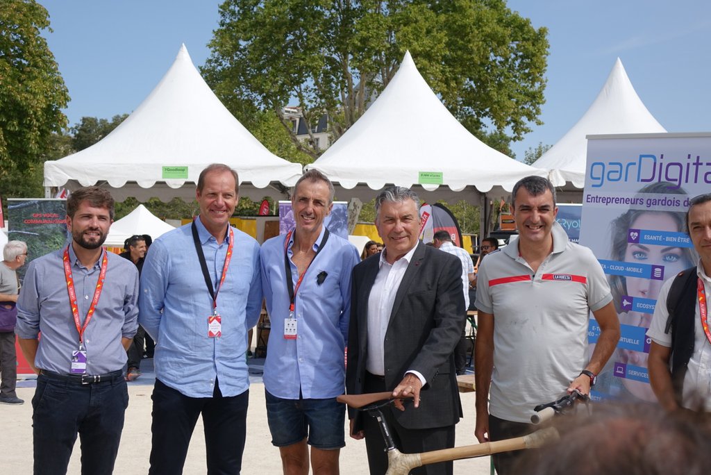 SportBusiness_C's tweet photo. A l'occasion du départ de la #Vuelta2017 à #Nimes l'asso. #GarDigital réunit 21 start-up autour de la thématique #Cyclisme et #velo https://t.co/nJUDRD8BDi
